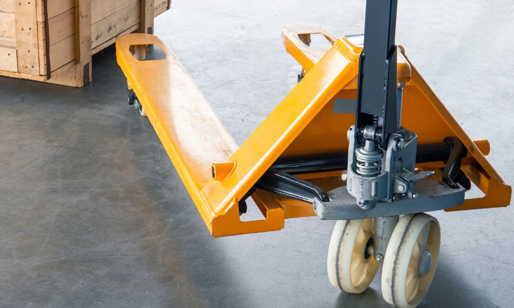 Tips on How To Lift and Move Pallets Safely